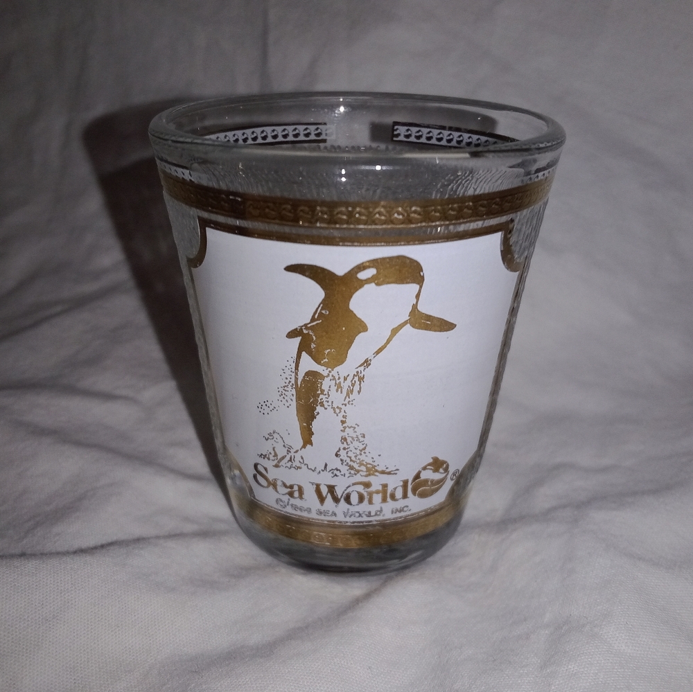 Vintage Sea World Orca Shot Glass Whiskey Glass